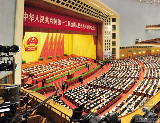 當(dāng)日上午，國(guó)務(wù)院總理李克強(qiáng)在會(huì)上做了2016年政府工作報(bào)告。